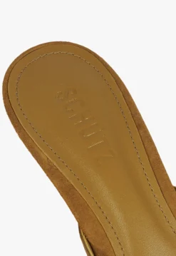 Schutz Julie Suede Pump